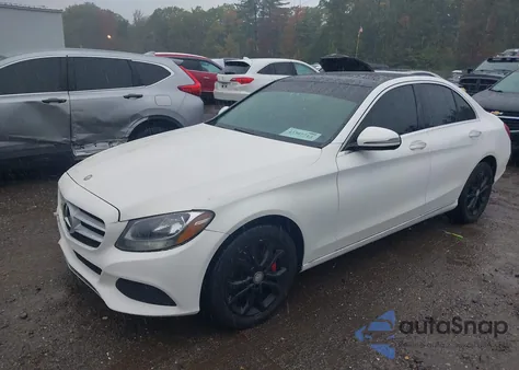 2016 Mercedes-Benz C 300 4Matic из США, поврежденный, VIN 55SWF4KB3GU101946